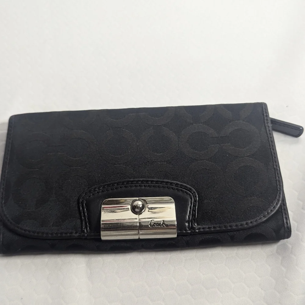 💰💰Coach trifold long wallet - Picture 1 of 10